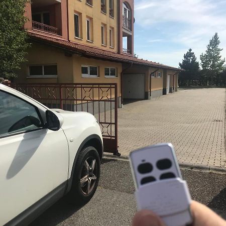 Reka Apartman Buk Bagian luar foto